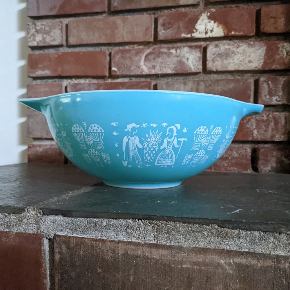 Pyrex large mixing bowl